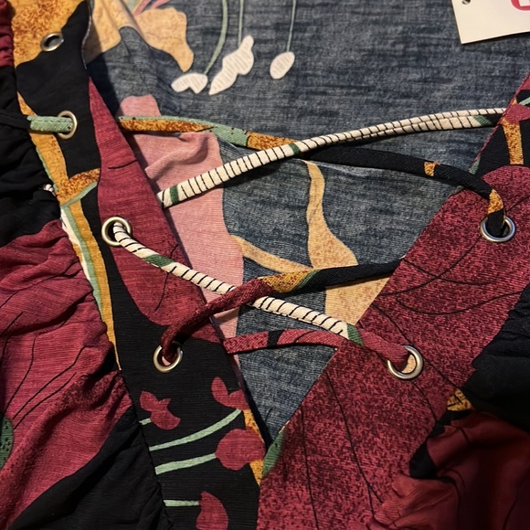 Daytrip Floral Flirty Lace-up Top - Picture 4 of 7